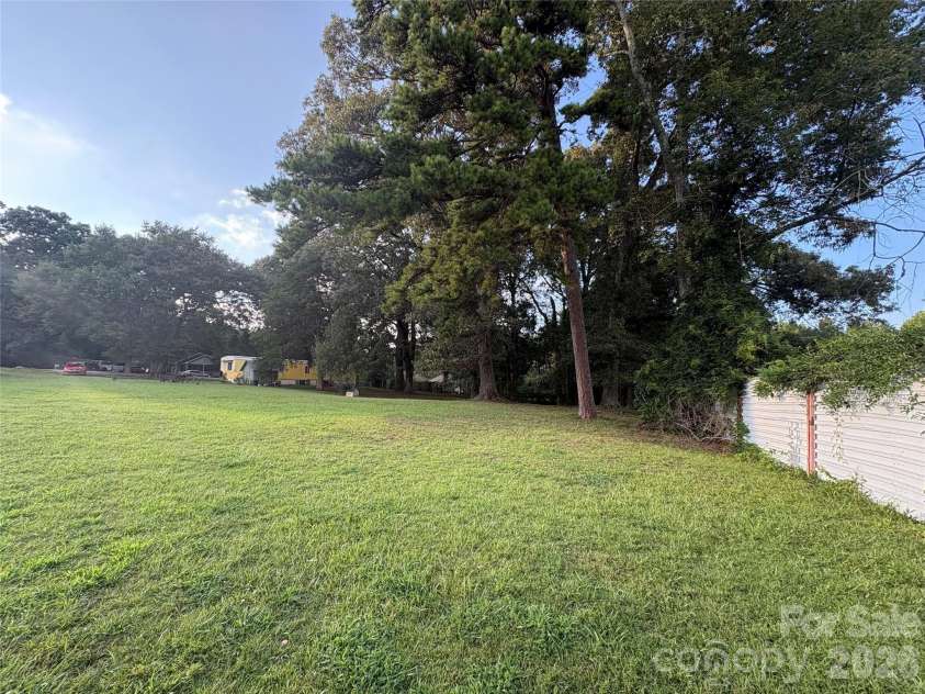 875 Hilldale Drive, Lancaster, SC 29720.  MLS# CAR4417415, YatesRealty ID 46392. 