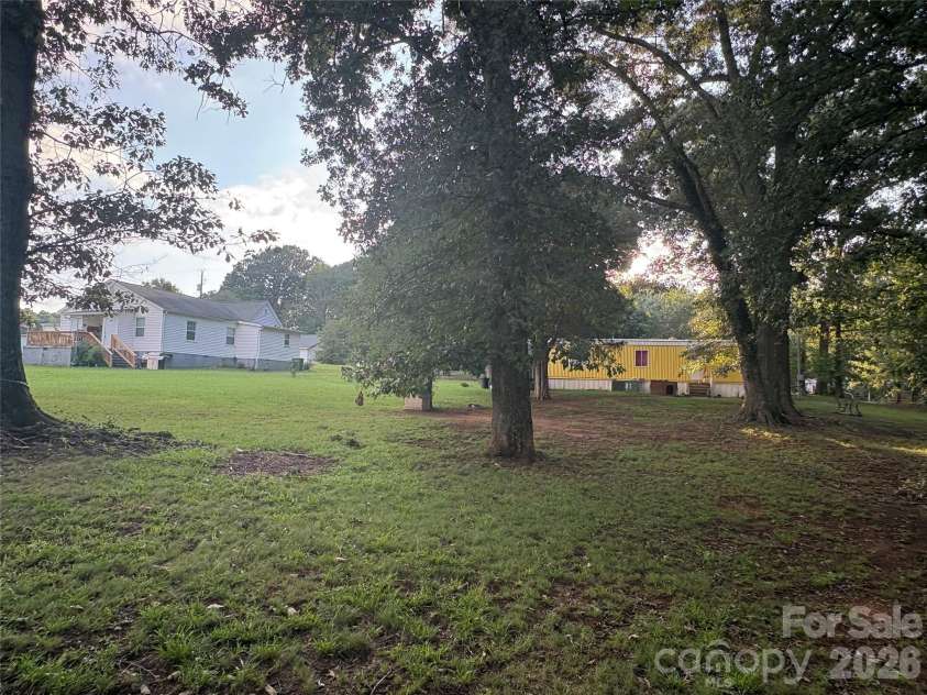 875 Hilldale Drive, Lancaster, SC 29720.  MLS# CAR4417415, YatesRealty ID 46392. 