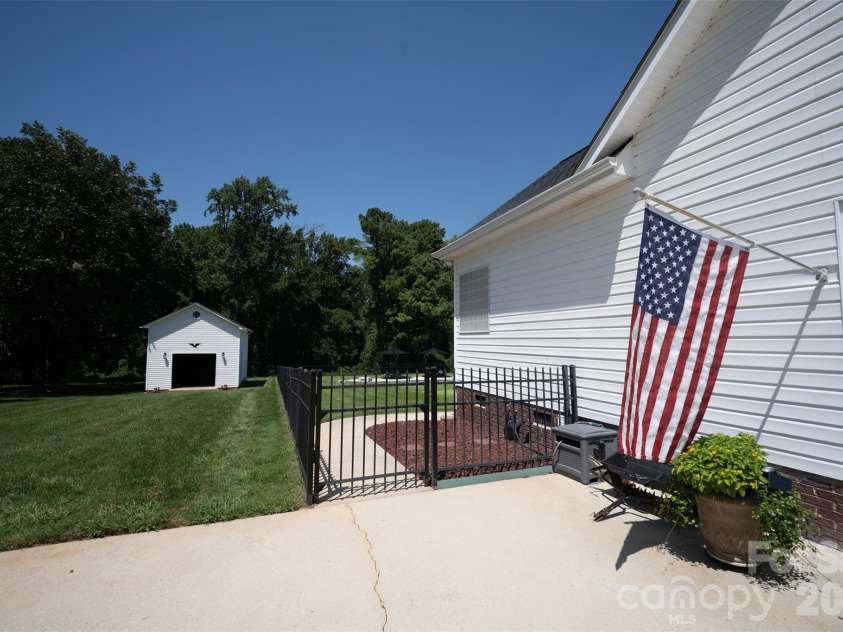 115 Providence Place, York, SC 29745.  MLS# CAR4390448, YatesRealty ID 46394. 2nd gate easy access from 2 car garage