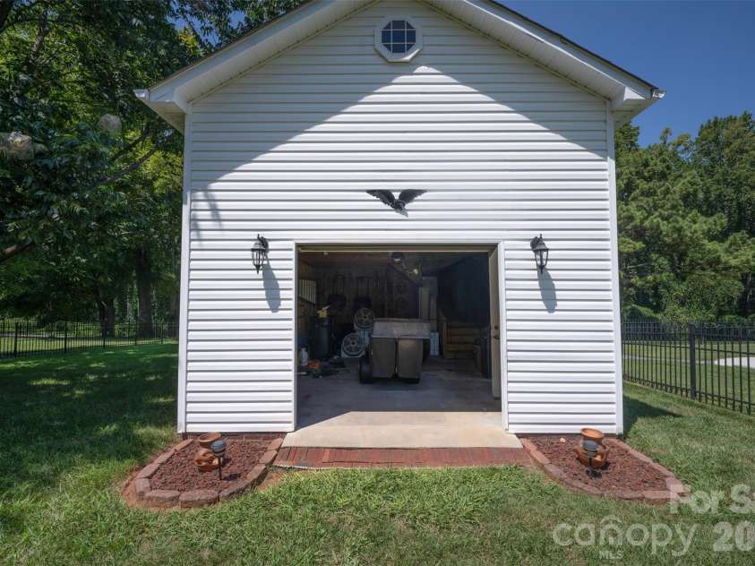 115 Providence Place, York, SC 29745.  MLS# CAR4390448, YatesRealty ID 46394. Detached garage