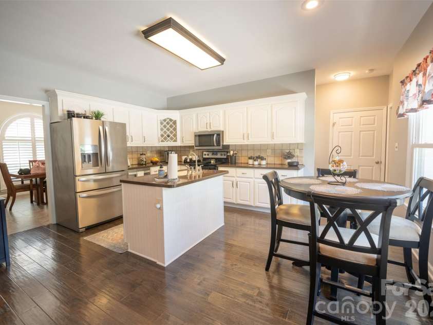 115 Providence Place, York, SC 29745.  MLS# CAR4390448, YatesRealty ID 46394. Kitchen