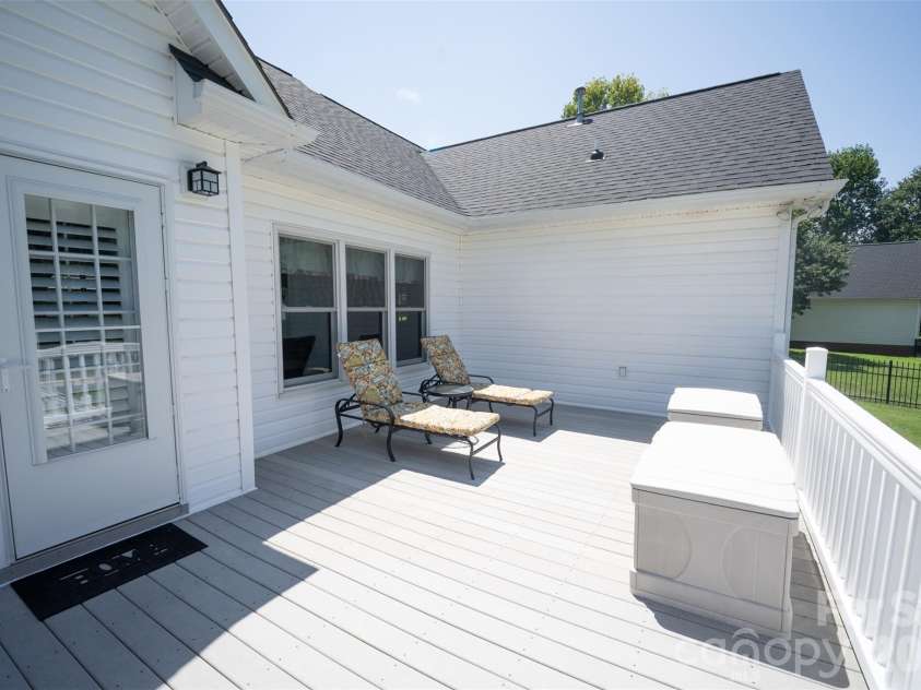 115 Providence Place, York, SC 29745.  MLS# CAR4390448, YatesRealty ID 46394. Large composite deck low maintenace