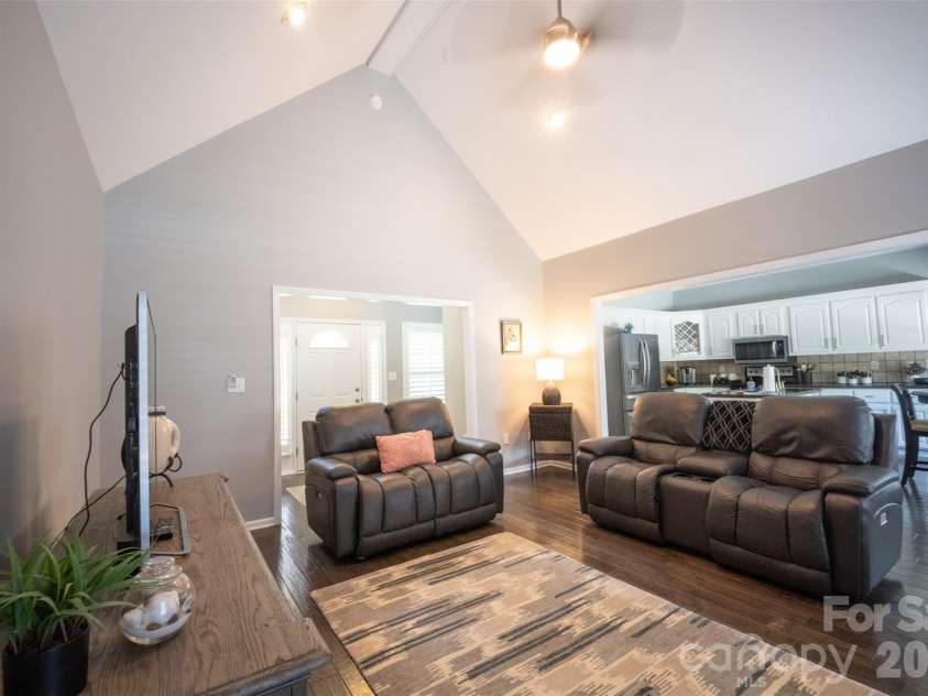 115 Providence Place, York, SC 29745.  MLS# CAR4390448, YatesRealty ID 46394. Living area from corner