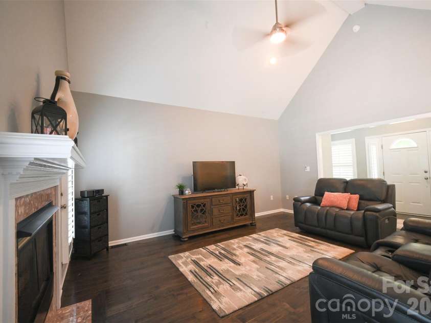 115 Providence Place, York, SC 29745.  MLS# CAR4390448, YatesRealty ID 46394. Living area from kitchen area