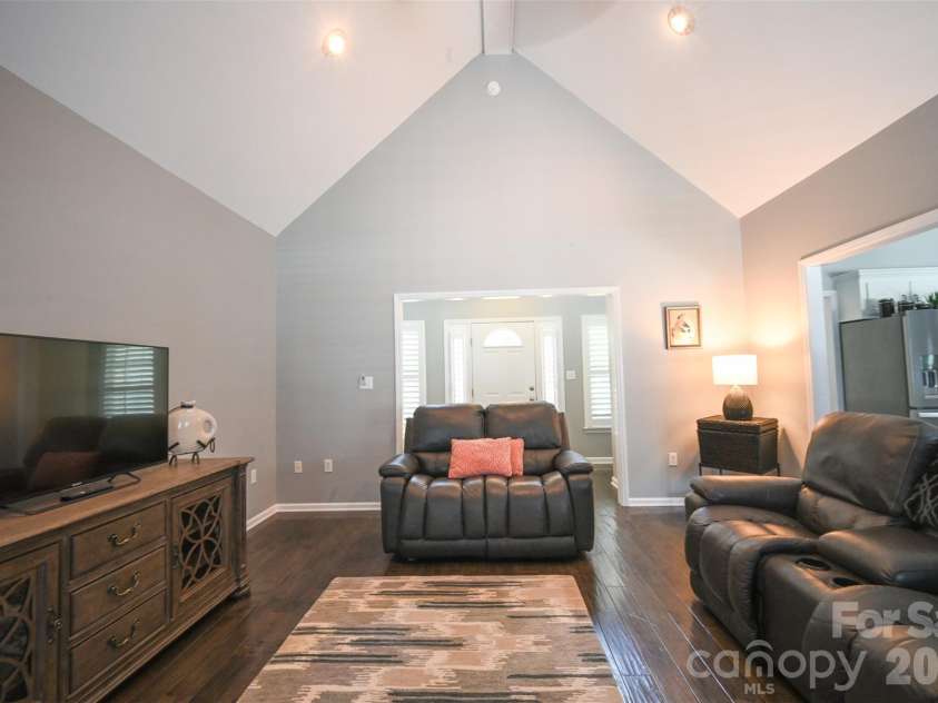 115 Providence Place, York, SC 29745.  MLS# CAR4390448, YatesRealty ID 46394. Viving area facing foyer