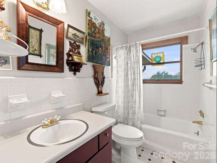 327 Summit Road, Tryon, NC 28782.  MLS# CAR4417439, YatesRealty ID 46395. Main level guest bathroom