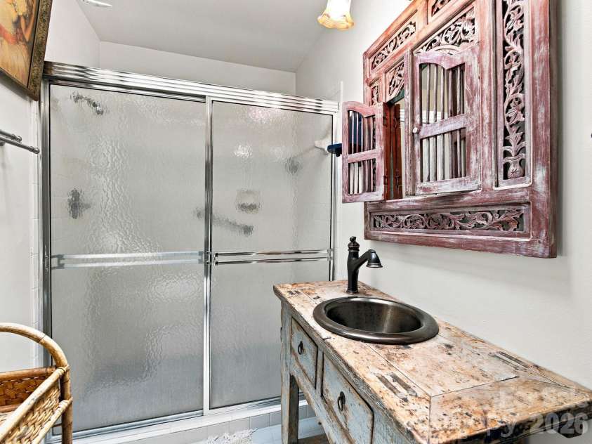 327 Summit Road, Tryon, NC 28782.  MLS# CAR4417439, YatesRealty ID 46395. Primary bathroom