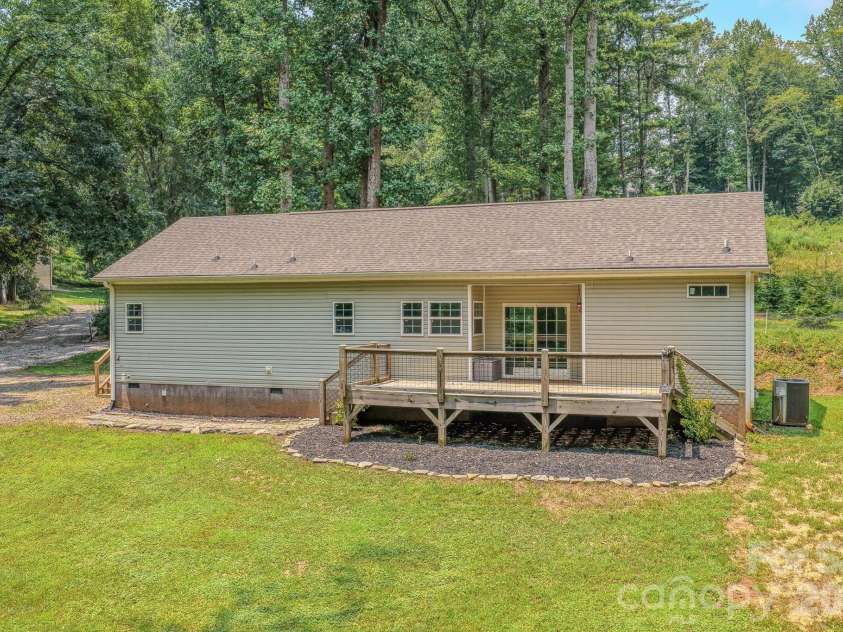 17 Berry Hill Road, Asheville, NC 28806.  MLS# CAR4408731, YatesRealty ID 46396. 