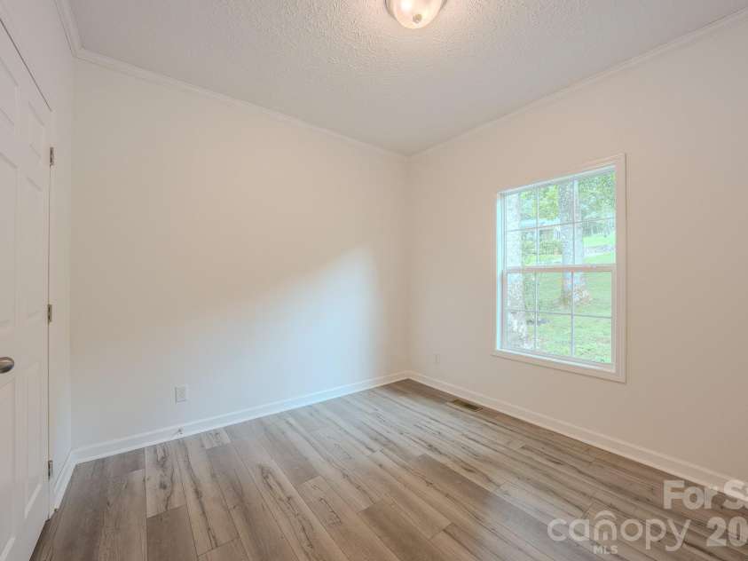 17 Berry Hill Road, Asheville, NC 28806.  MLS# CAR4408731, YatesRealty ID 46396. 