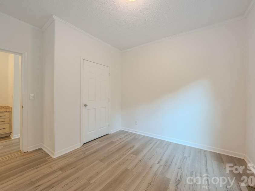 17 Berry Hill Road, Asheville, NC 28806.  MLS# CAR4408731, YatesRealty ID 46396. 