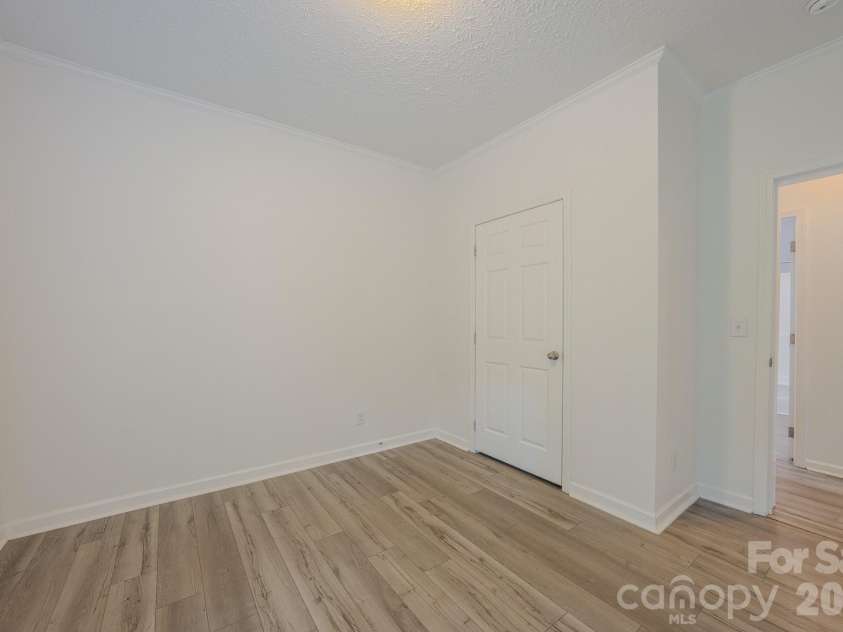 17 Berry Hill Road, Asheville, NC 28806.  MLS# CAR4408731, YatesRealty ID 46396. 