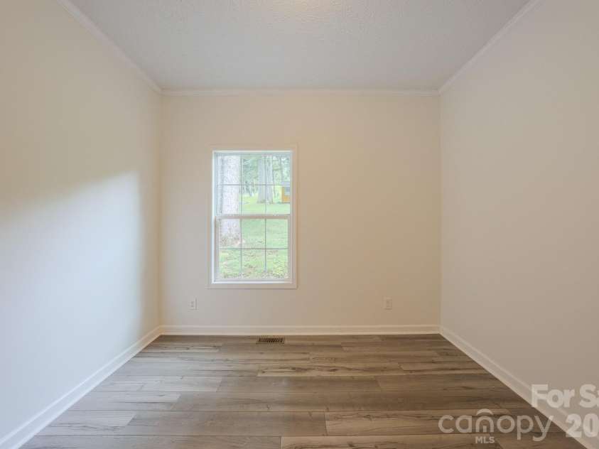 17 Berry Hill Road, Asheville, NC 28806.  MLS# CAR4408731, YatesRealty ID 46396. 