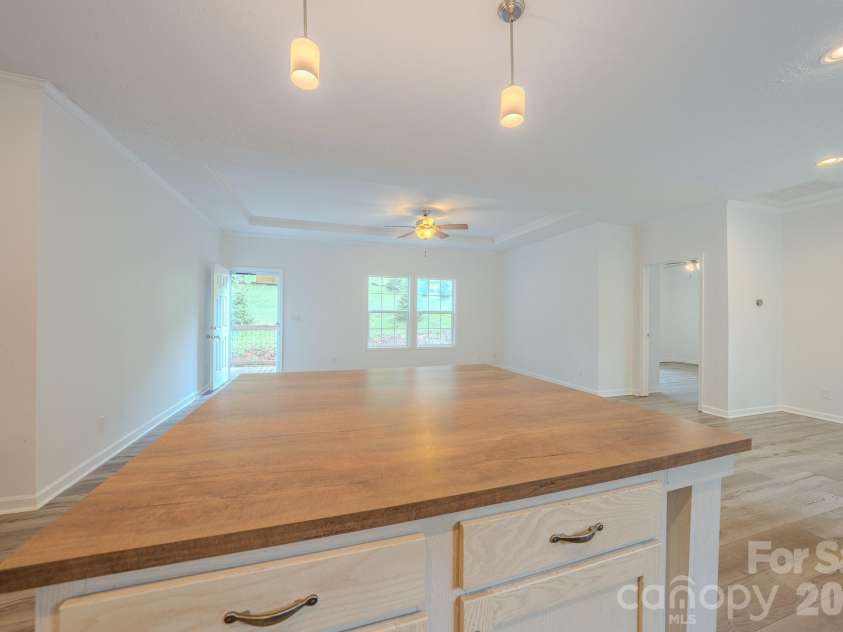 17 Berry Hill Road, Asheville, NC 28806.  MLS# CAR4408731, YatesRealty ID 46396. 