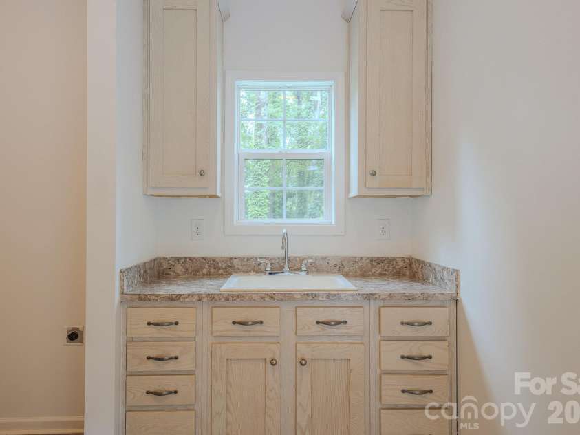 17 Berry Hill Road, Asheville, NC 28806.  MLS# CAR4408731, YatesRealty ID 46396. Laundry