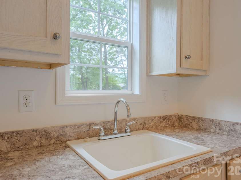 17 Berry Hill Road, Asheville, NC 28806.  MLS# CAR4408731, YatesRealty ID 46396. Laundry