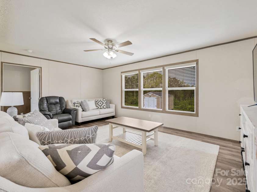 123 Big Oak Road, Hendersonville, NC 28792.  MLS# CAR4250843, YatesRealty ID 464. 