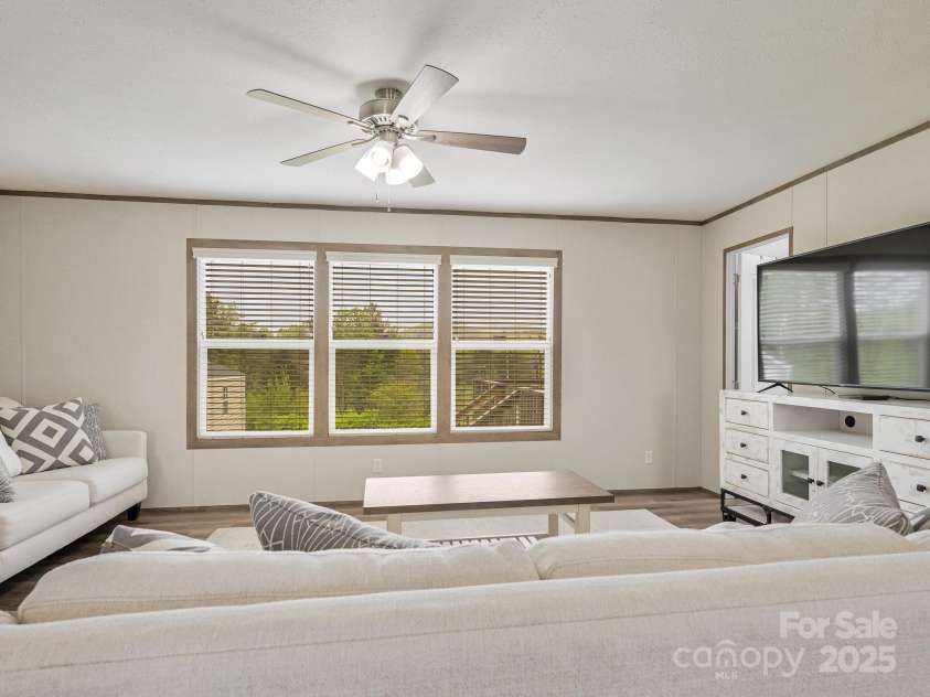 123 Big Oak Road, Hendersonville, NC 28792.  MLS# CAR4250843, YatesRealty ID 464. 