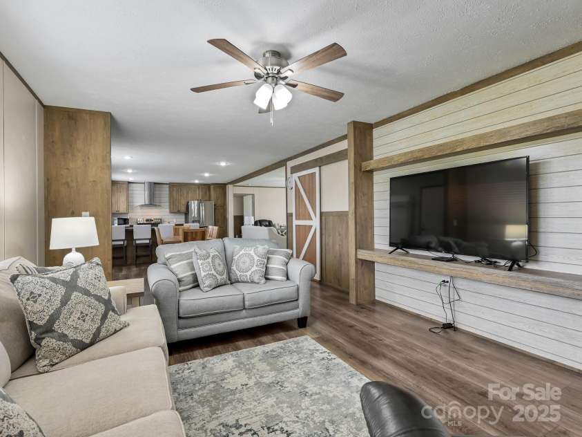 123 Big Oak Road, Hendersonville, NC 28792.  MLS# CAR4250843, YatesRealty ID 464. 