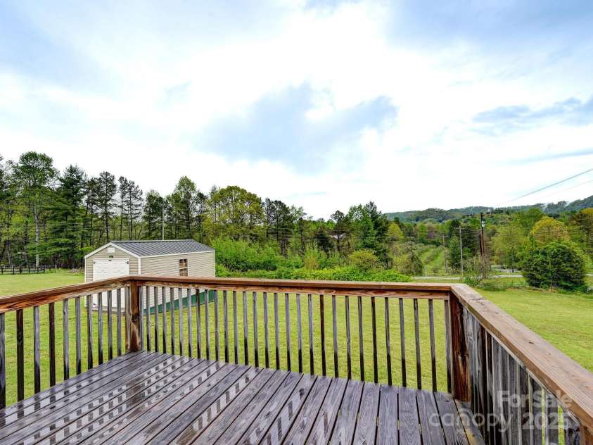 123 Big Oak Road, Hendersonville, NC 28792.  MLS# CAR4250843, YatesRealty ID 464. 