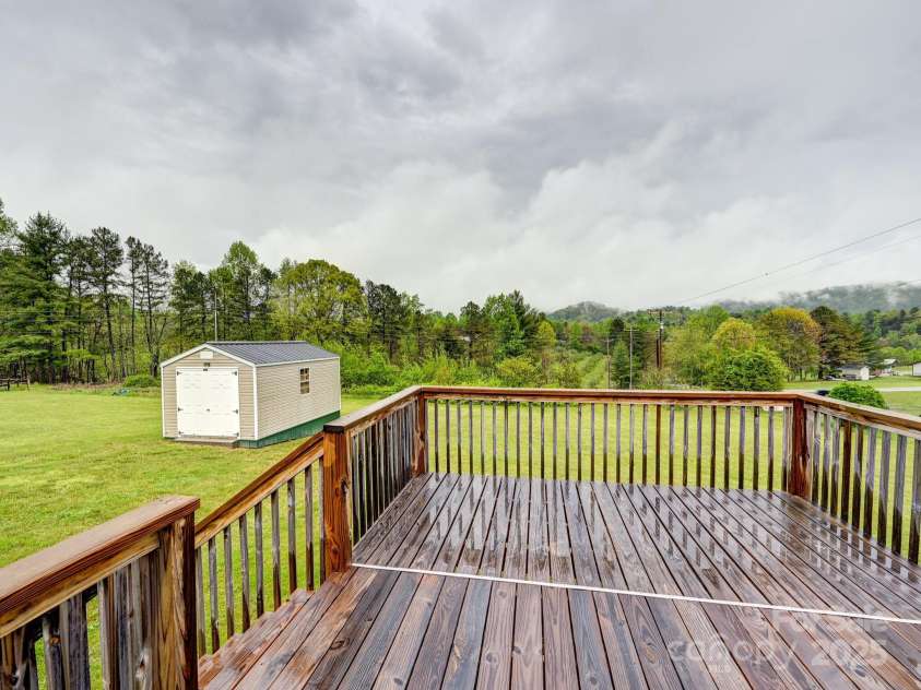 123 Big Oak Road, Hendersonville, NC 28792.  MLS# CAR4250843, YatesRealty ID 464. 
