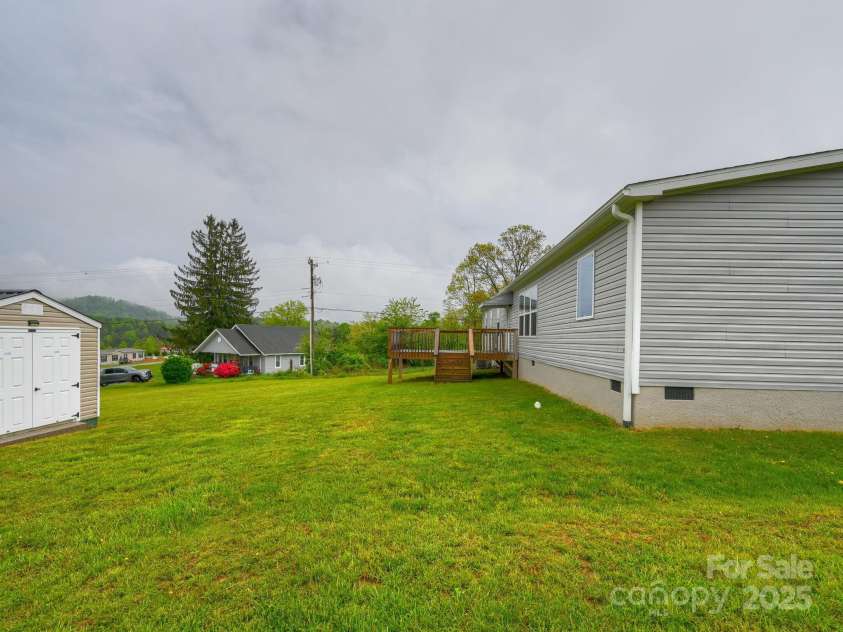 123 Big Oak Road, Hendersonville, NC 28792.  MLS# CAR4250843, YatesRealty ID 464. 