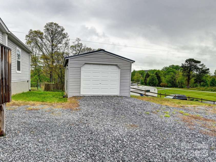 123 Big Oak Road, Hendersonville, NC 28792.  MLS# CAR4250843, YatesRealty ID 464. 