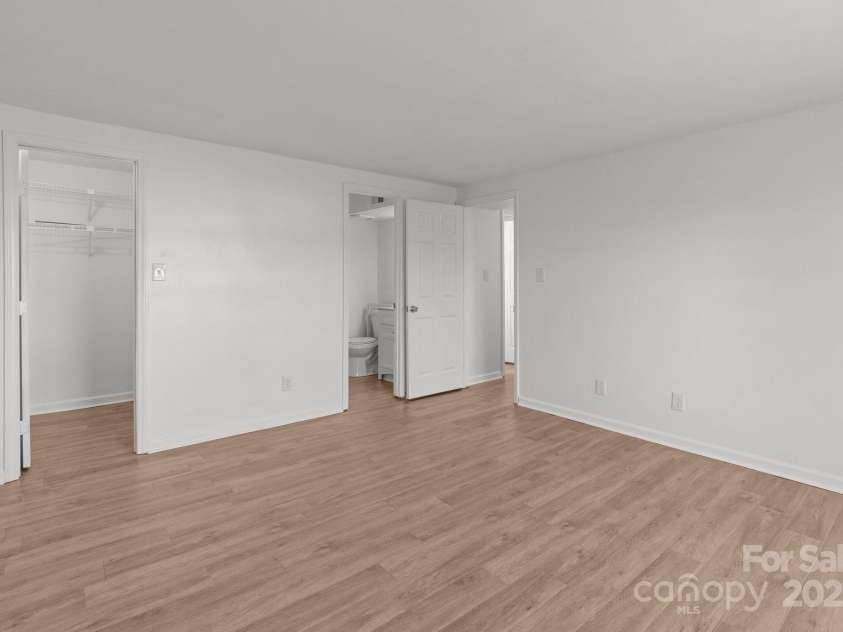 9405 Old Concord Road, Charlotte, NC 28213.  MLS# CAR4232141, YatesRealty ID 4640. 