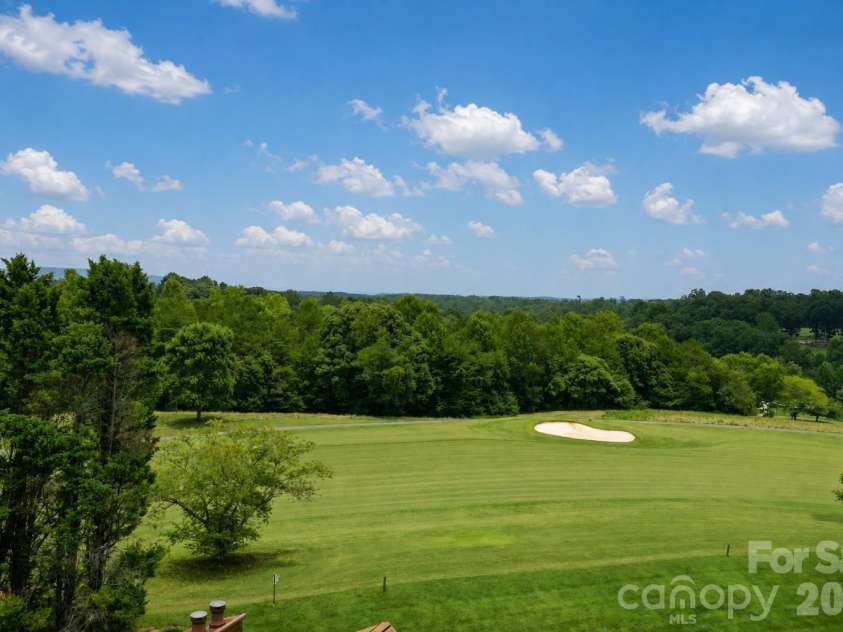 3711 Blendwood Lane, Hickory, NC 28601.  MLS# CAR4413481, YatesRealty ID 46403. 