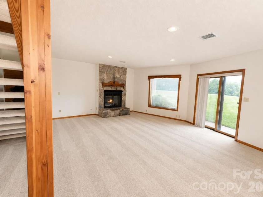 3711 Blendwood Lane, Hickory, NC 28601.  MLS# CAR4413481, YatesRealty ID 46403. Basement Living Area