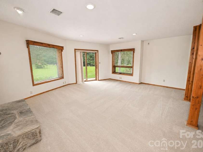 3711 Blendwood Lane, Hickory, NC 28601.  MLS# CAR4413481, YatesRealty ID 46403. Basement Living Area