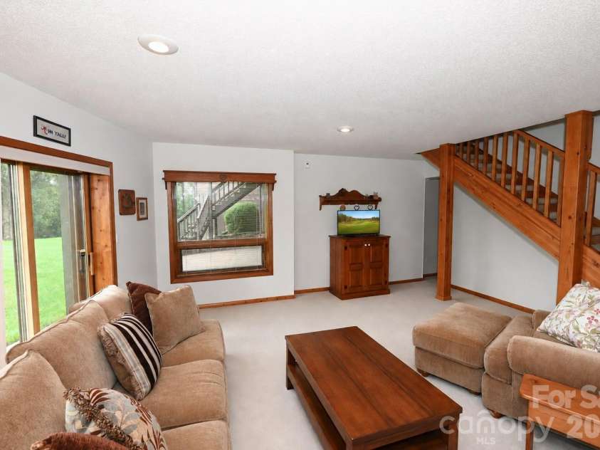 3711 Blendwood Lane, Hickory, NC 28601.  MLS# CAR4413481, YatesRealty ID 46403. Basement Living Room