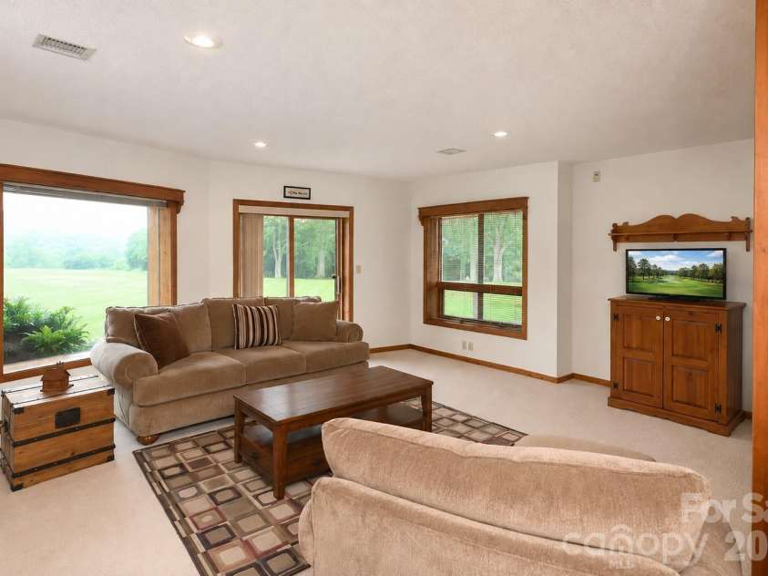 3711 Blendwood Lane, Hickory, NC 28601.  MLS# CAR4413481, YatesRealty ID 46403. Basement Living Room