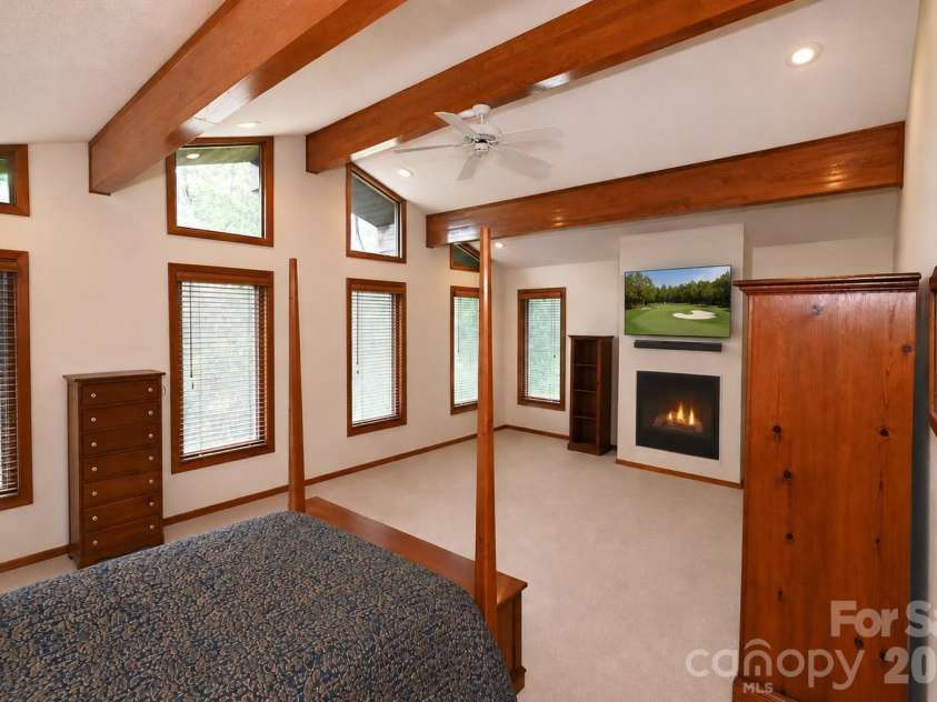 3711 Blendwood Lane, Hickory, NC 28601.  MLS# CAR4413481, YatesRealty ID 46403. Primary Bedroom