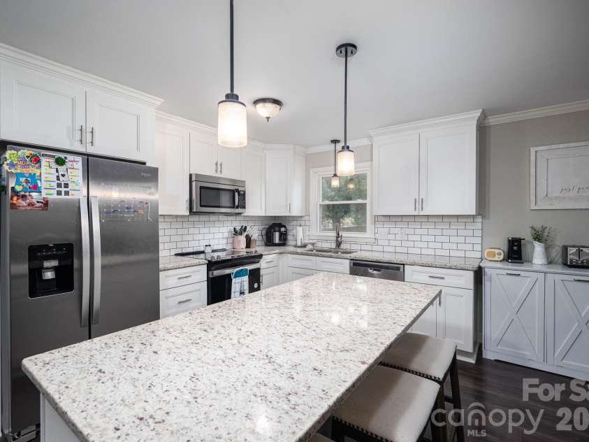 1718 Woolie Road, Lincolnton, NC 28092.  MLS# CAR4417317, YatesRealty ID 46404. Kitchen with eat-in island.  Appliances remain.