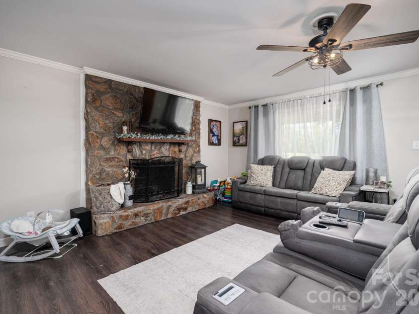 1718 Woolie Road, Lincolnton, NC 28092.  MLS# CAR4417317, YatesRealty ID 46404. Living Room