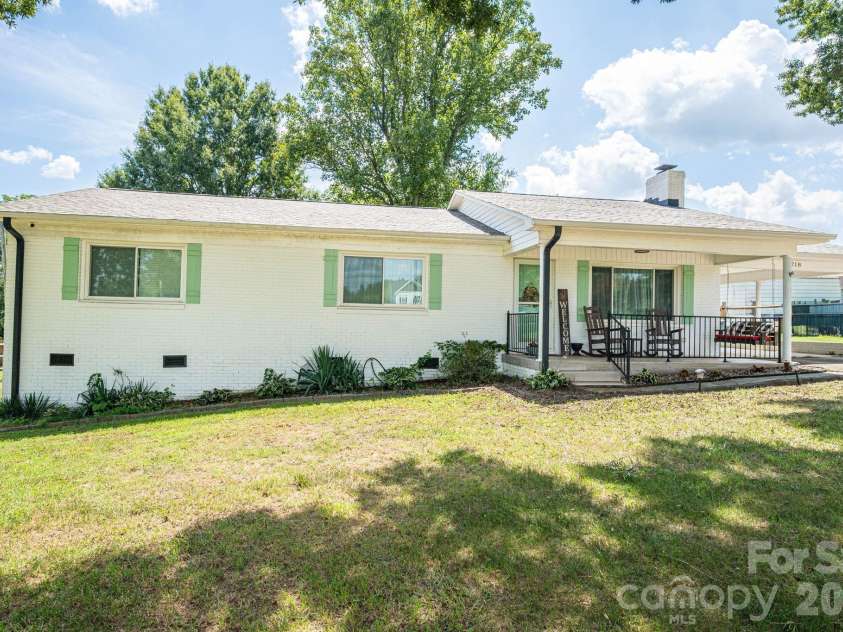 1718 Woolie Road, Lincolnton, NC 28092.  MLS# CAR4417317, YatesRealty ID 46404. Welcoming front porch
