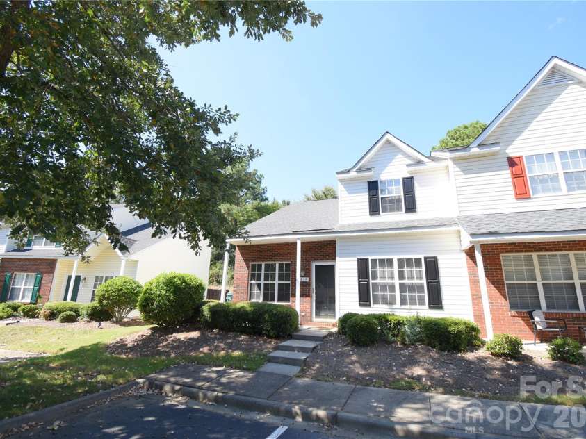 1814 Birch Heights Court, Charlotte, NC 28213.  MLS# CAR4409567, YatesRealty ID 46407. 