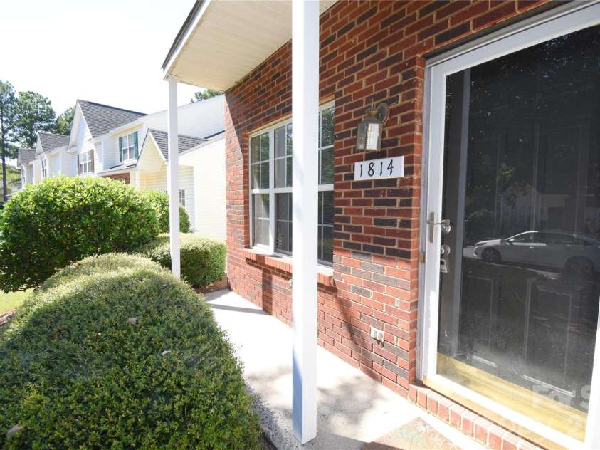 1814 Birch Heights Court, Charlotte, NC 28213.  MLS# CAR4409567, YatesRealty ID 46407. 