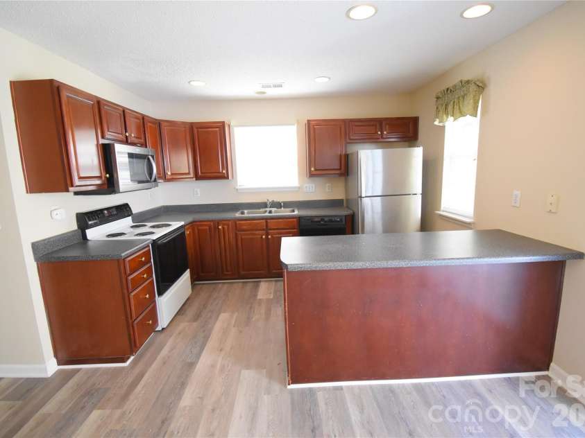 1814 Birch Heights Court, Charlotte, NC 28213.  MLS# CAR4409567, YatesRealty ID 46407. 