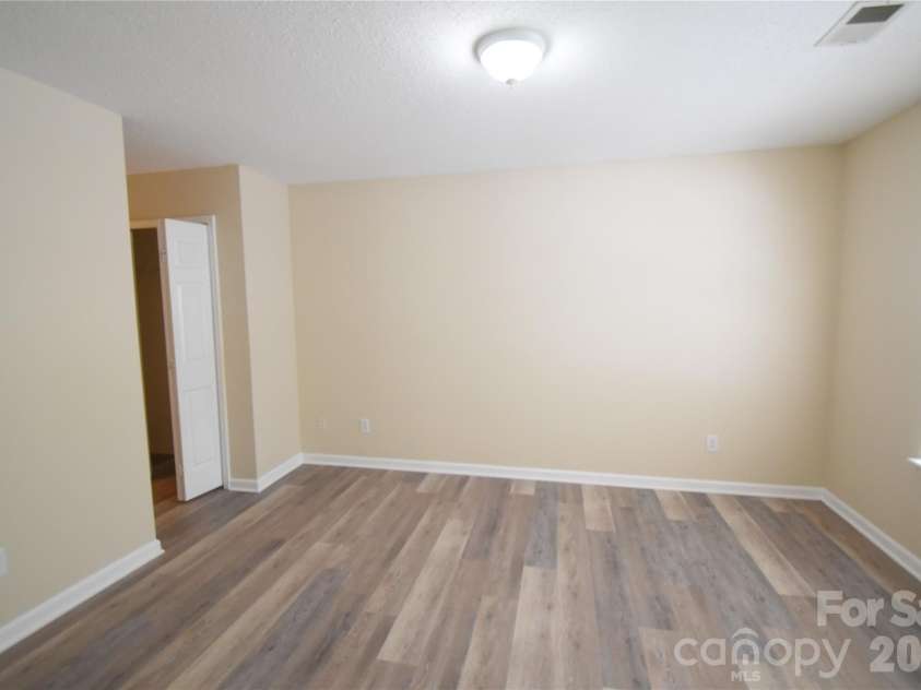 1814 Birch Heights Court, Charlotte, NC 28213.  MLS# CAR4409567, YatesRealty ID 46407. 