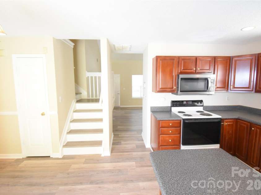 1814 Birch Heights Court, Charlotte, NC 28213.  MLS# CAR4409567, YatesRealty ID 46407. 