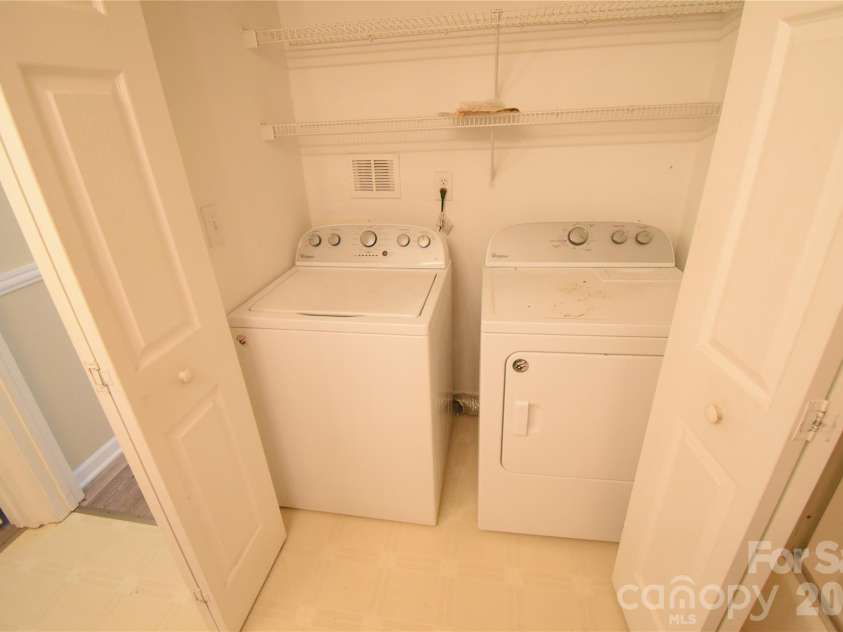 1814 Birch Heights Court, Charlotte, NC 28213.  MLS# CAR4409567, YatesRealty ID 46407. 