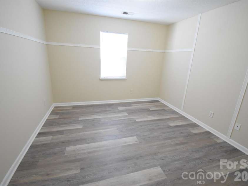 1814 Birch Heights Court, Charlotte, NC 28213.  MLS# CAR4409567, YatesRealty ID 46407. 