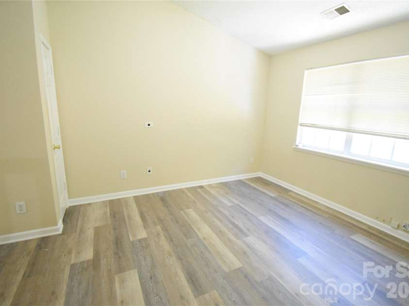 1814 Birch Heights Court, Charlotte, NC 28213.  MLS# CAR4409567, YatesRealty ID 46407. 