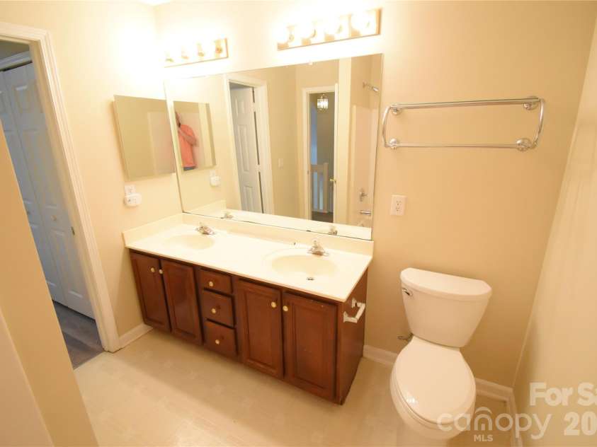 1814 Birch Heights Court, Charlotte, NC 28213.  MLS# CAR4409567, YatesRealty ID 46407. 