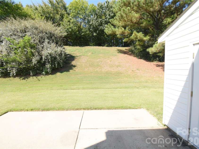 1814 Birch Heights Court, Charlotte, NC 28213.  MLS# CAR4409567, YatesRealty ID 46407. 