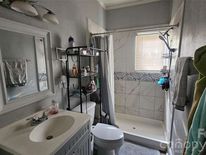 607 3rd Street, Spencer, NC 28159.  MLS# CAR4408591, YatesRealty ID 46408. Full bathroom