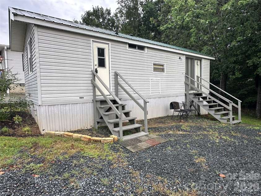 109 Hummingbird Circle, New London, NC 28127.  MLS# CAR4413096, YatesRealty ID 46409. 