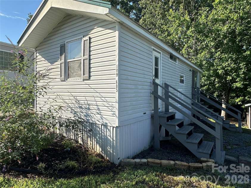 109 Hummingbird Circle, New London, NC 28127.  MLS# CAR4413096, YatesRealty ID 46409. 