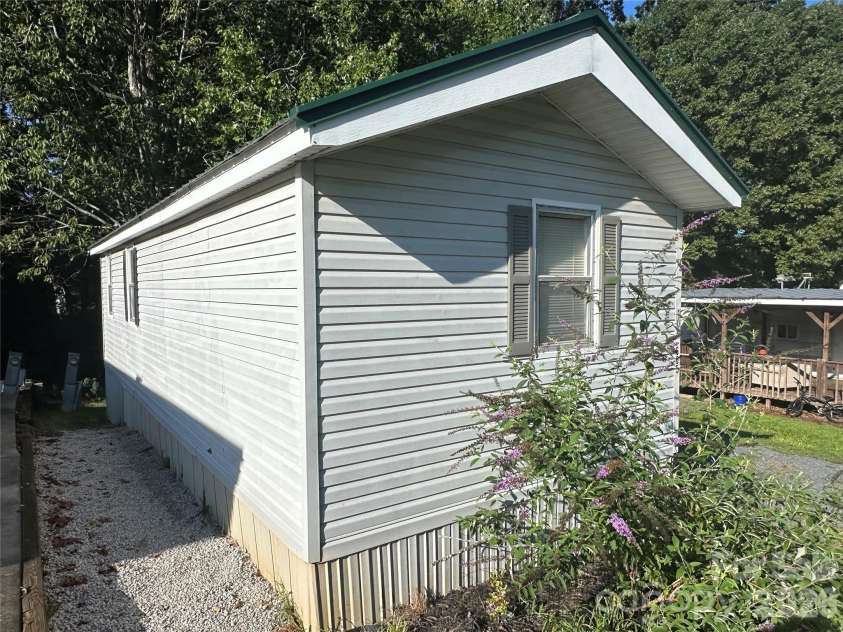 109 Hummingbird Circle, New London, NC 28127.  MLS# CAR4413096, YatesRealty ID 46409. 